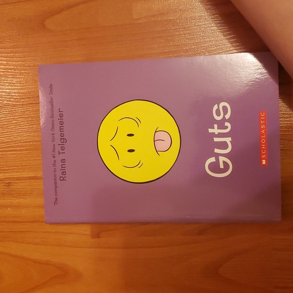 Raina Telgemeier smile, sisters, and guts graphic novels - Picture 4 of 4